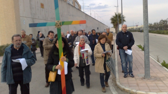 VIA CRUCIS AL CIE di Bari, con i crocifissi e gli esclusi di oggi
