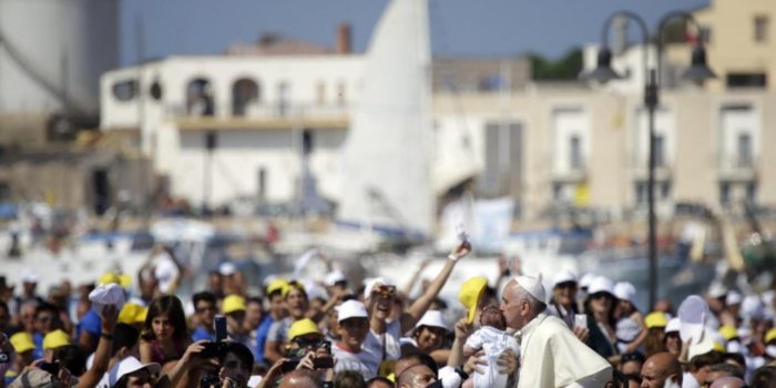 CHIUDETE QUEI LAGER. due mesi dopo Lampedusa i giovani alzano la voce