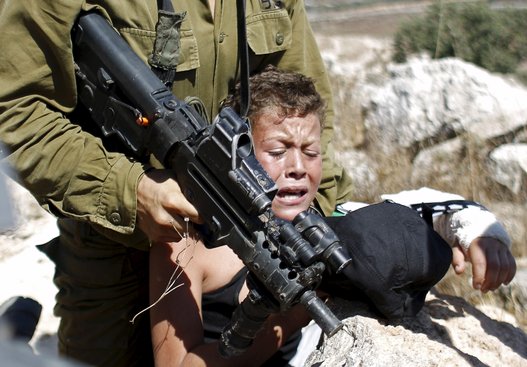 Tutti si scandalizzano, ma nessuno ferma Israele