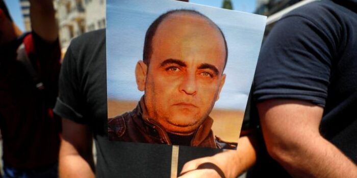 L’assassinio di Nizar Banat, palestinese critico verso l’ANP