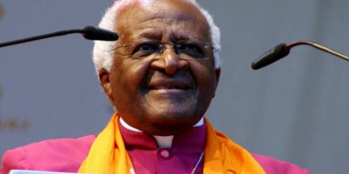 Desmond Tutu, un apostolo della nonviolenza politica e sociale