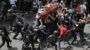 La violenza della polizia israeliana al funerale del giornalista di Al Jazeera rivela un problema più profondo