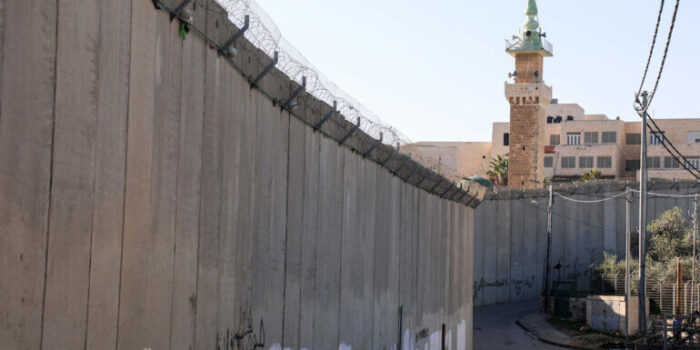 I cristiani palestinesi pubblicano il “Dossier sull’apartheid israeliana”.