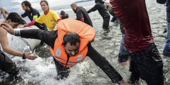 Crisi dei rifugiati: come la morte di una ragazza palestinese personifica le colpe dell’Europa nella tragedia del Mediterraneo
