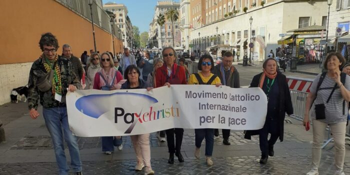 Sequestrato lo striscione di Pax Christi in piazza San Pietro